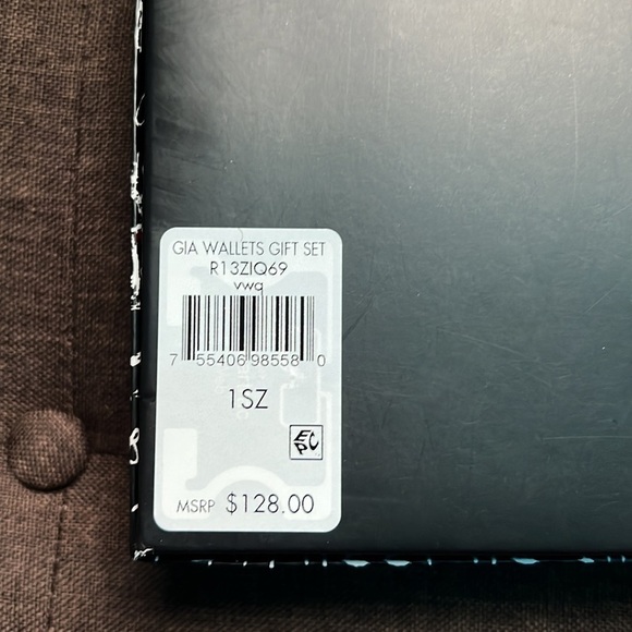 Dkny Gia 3-1 Wallet Gift Set - Picture 7 of 7